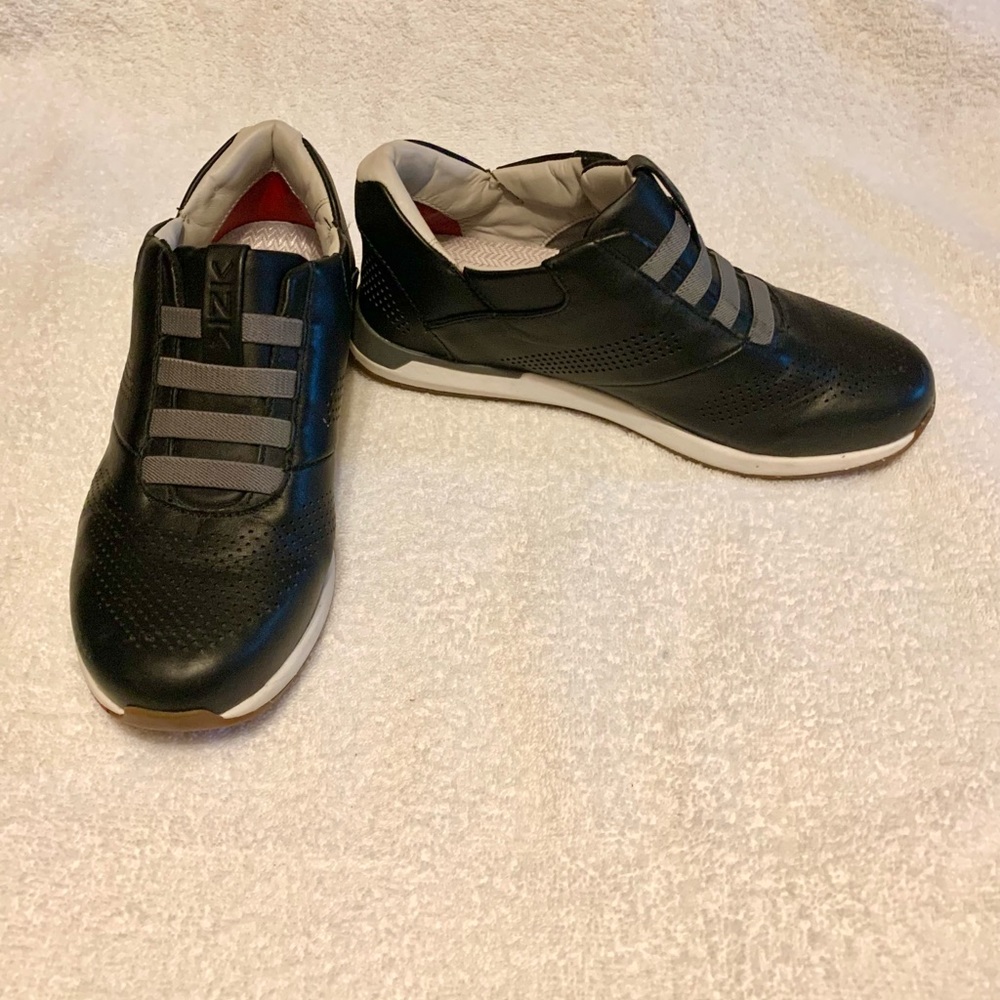 Kizik hands free black sneakers women’s 8.5, men’s 7